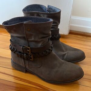 Roxy women’s slouchy booties with side buckles size 9